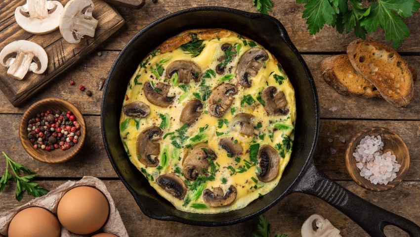 Грибы мясо яичница