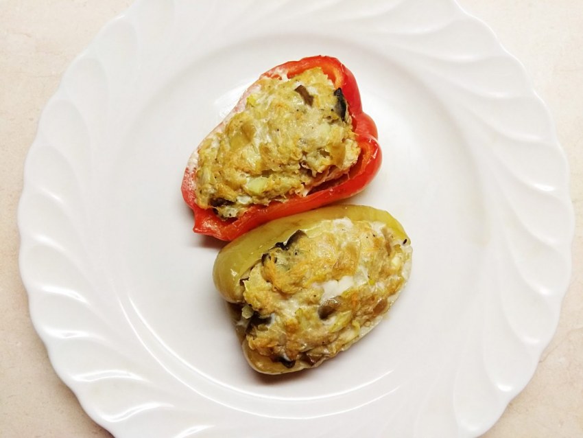 Перец фаршированный курицей и грибами