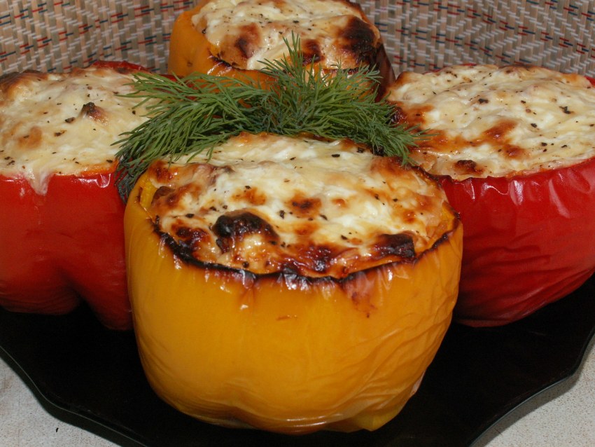 Перец, фаршированный булгуром с курицей