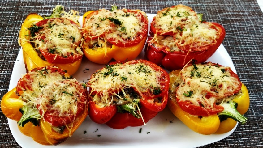 Булгур с фаршированными перцами