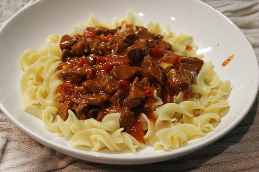 Рожки с гуляшом