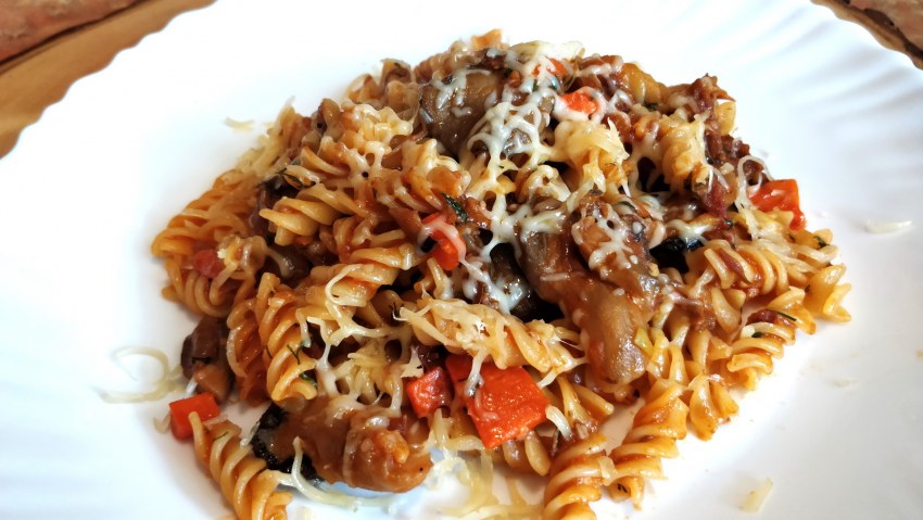 Макароны по флотски с тушенкой говядиной
