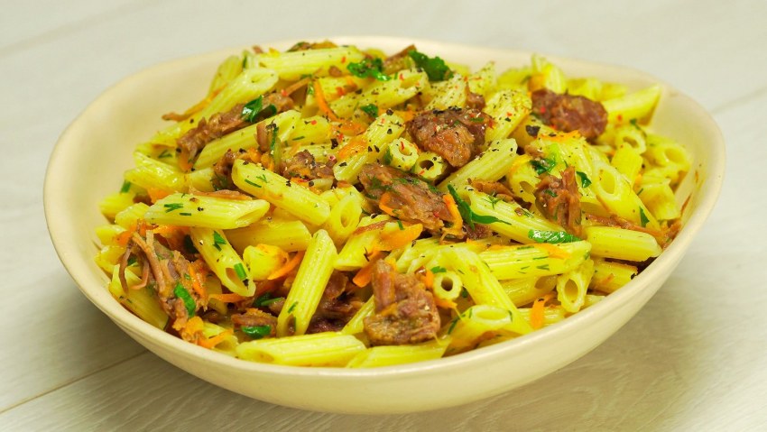 Макароны по флотски с тушенкой говядиной