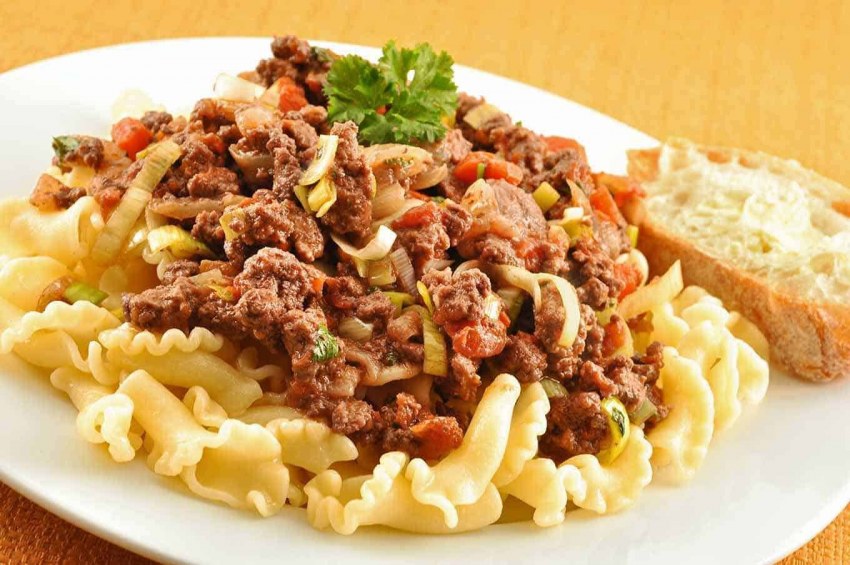 Макароны со свининой