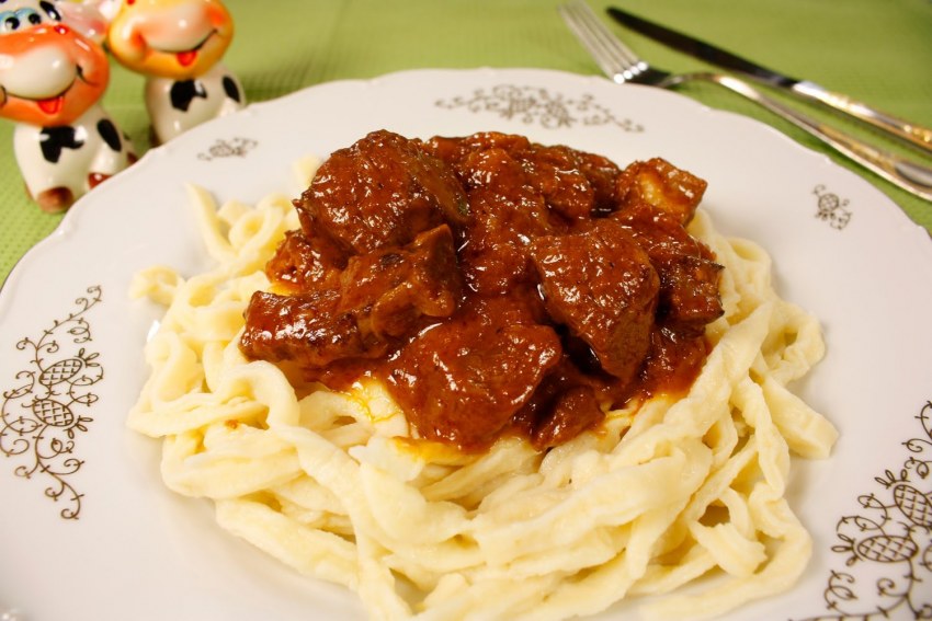 Блюдо макароны с паштетом