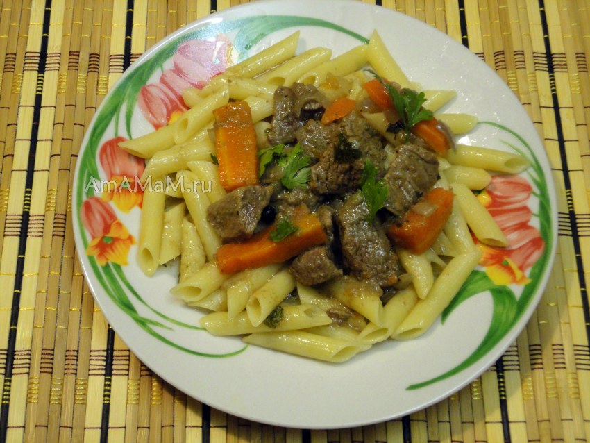 Бефстроганов с говядиной Beef Stroganoff