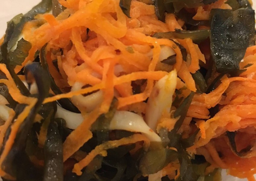 Салат с щупальцами кальмара