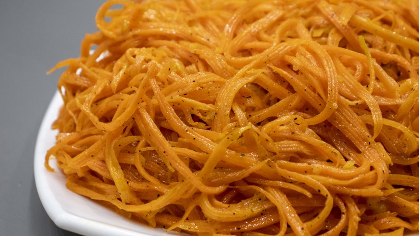 Салат с кальмарами и корейской морковью рецепт