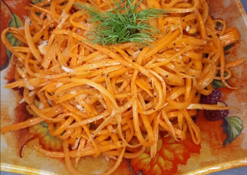 Салат из кальмаров грибов и моркови
