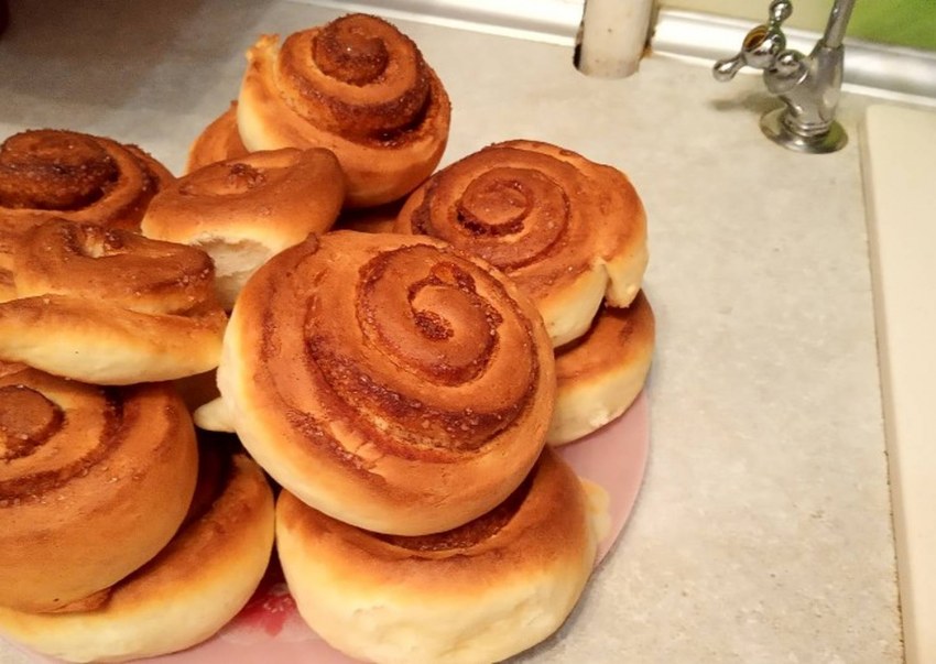 Плюшки с корицей и сахаром