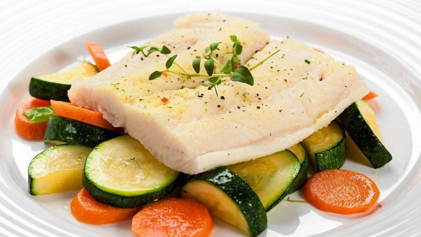 Отварная рыба с овощами