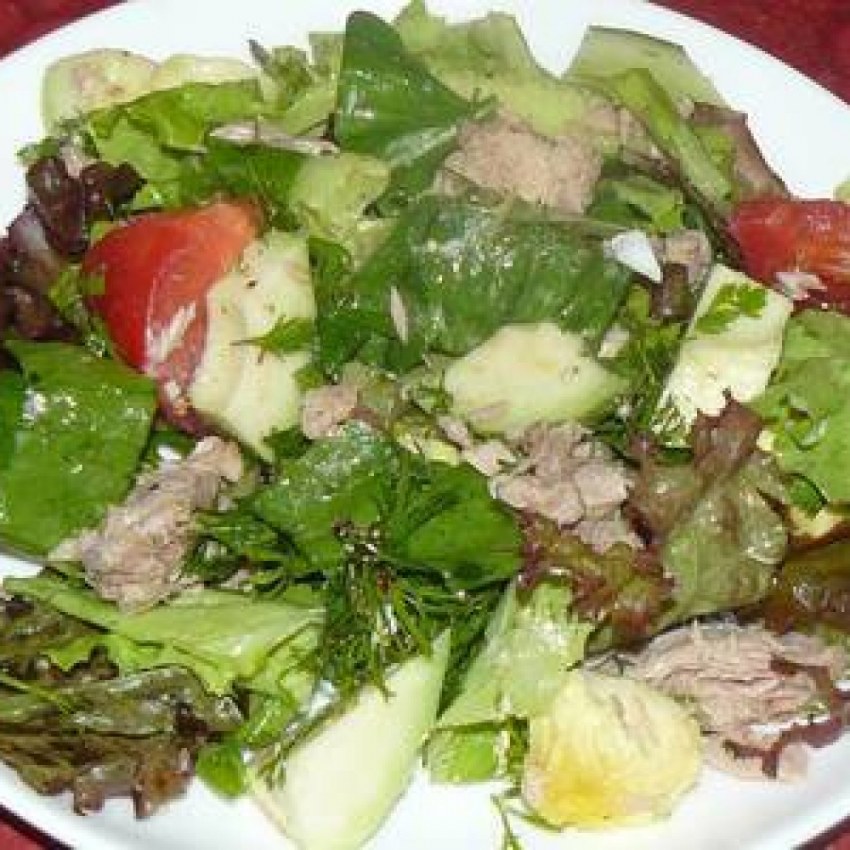 Салат с крабовым мясом и авокадо