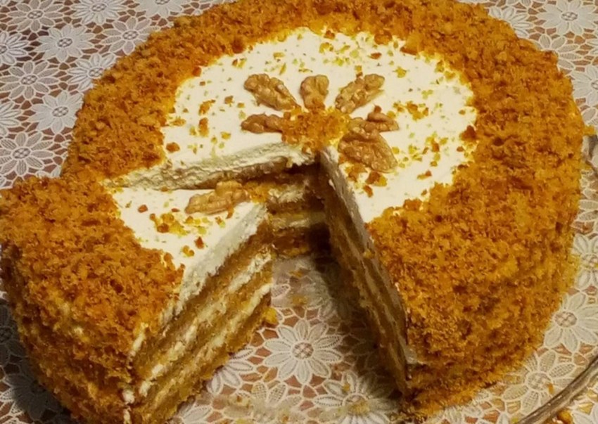 Морковный бисквит с грецкими орехами