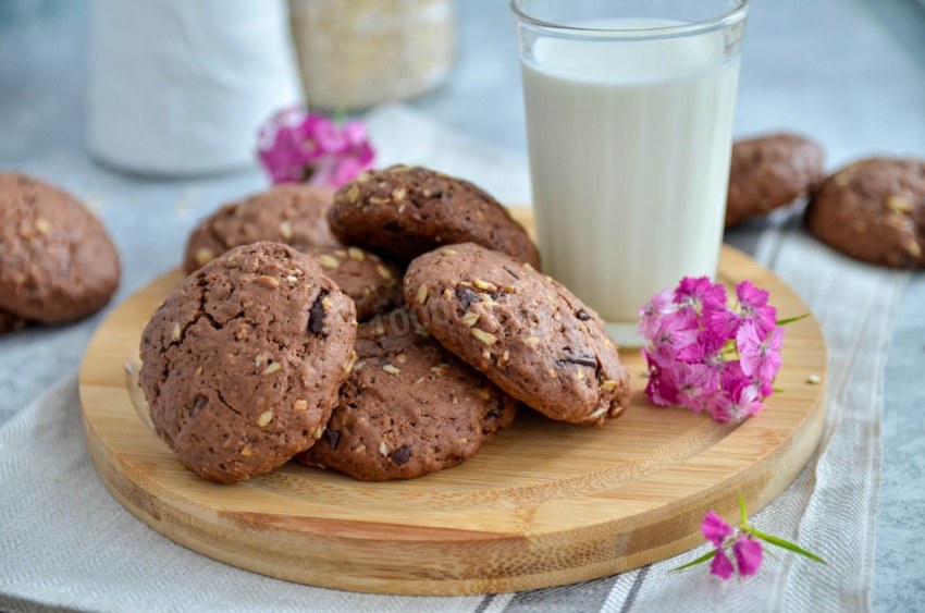 Печенье с кукурузными и овсяными хлопьями и изюмом