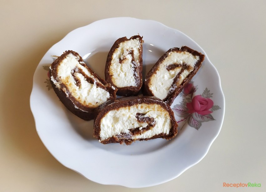 Рулет из банана и творога