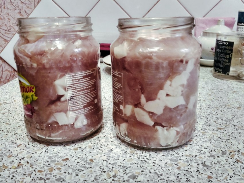 Мясо в банках