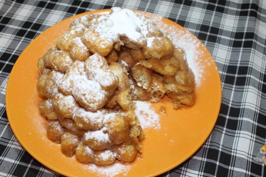 Торт Муравейник с кукурузными палочками