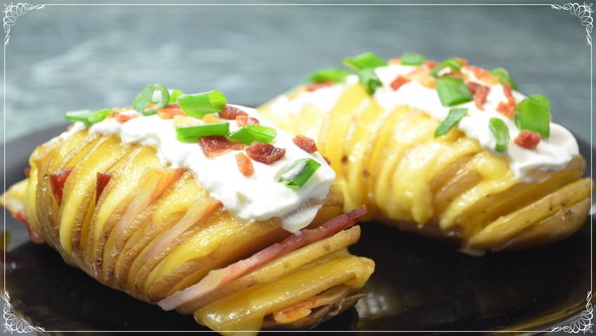 Картошка-гармошка, запеченная в духовке, с беконом и сыром