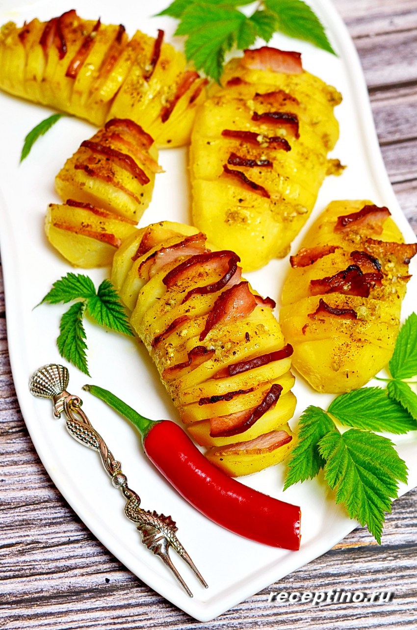 Картофель дольками с беконом