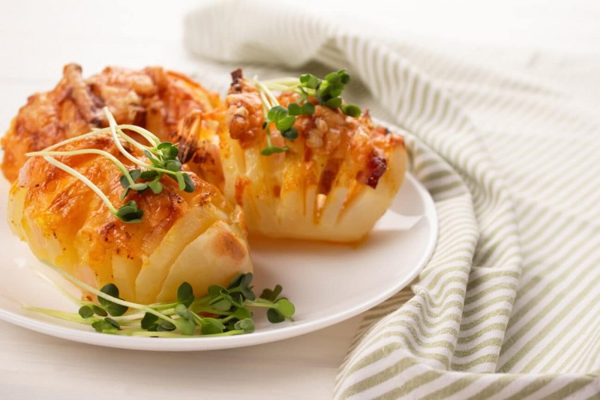 Картофельные дольки с беконом