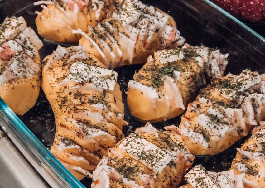 Картошка с колбасой и сыром