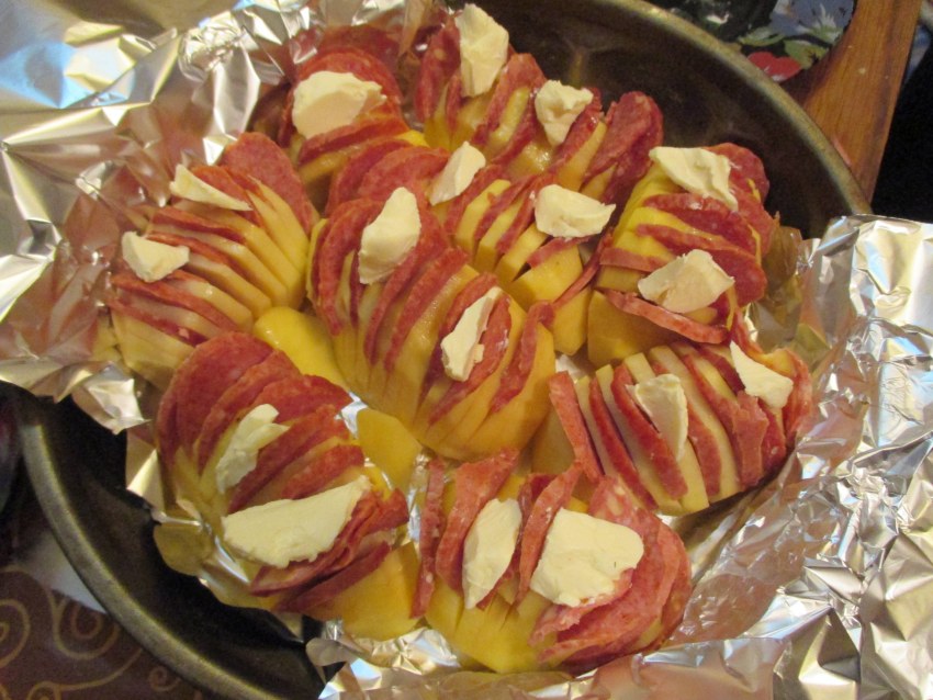 Запеченная картошка с беконом и розмарином
