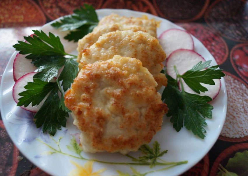 Котлеты из индейки в духовке сочные