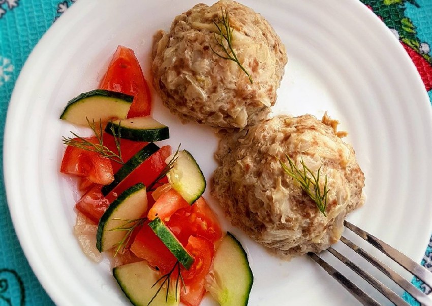 Котлеты с индейкой и капустой