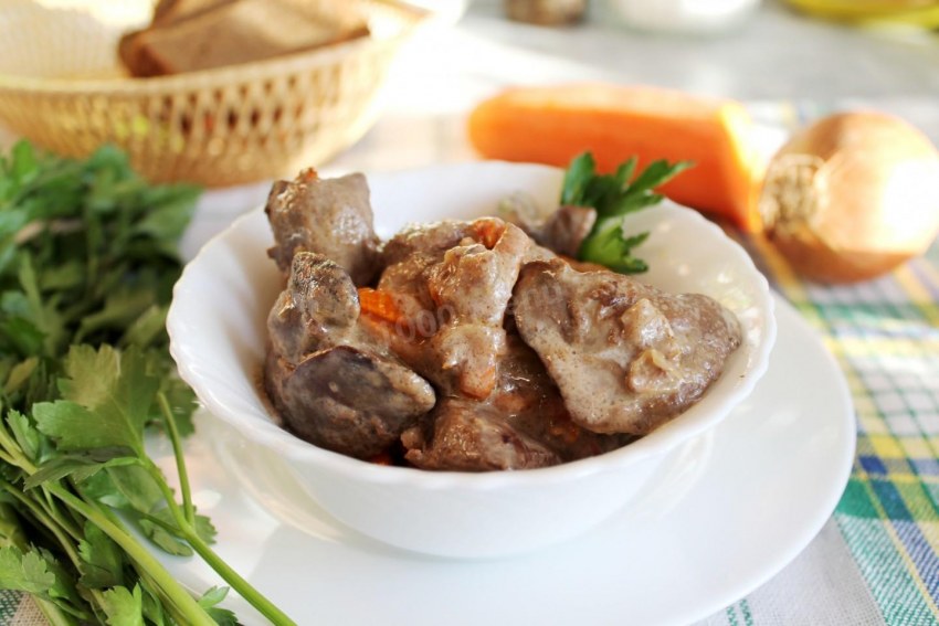 Фрикасе из курицы с грибами в сливочном соусе