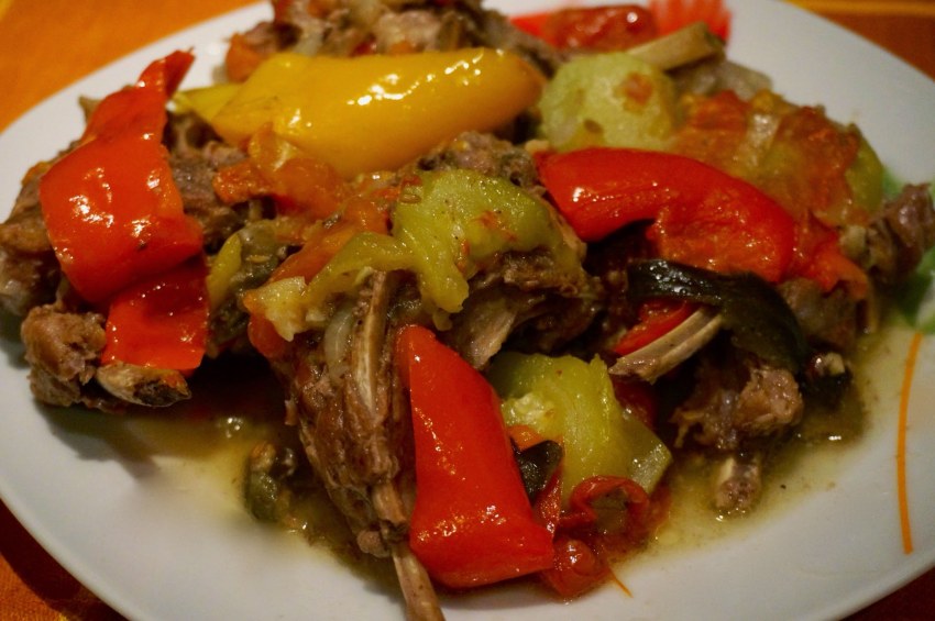Томленая баранина с овощами