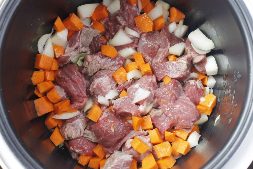 Говядина с овощами в мультиварке