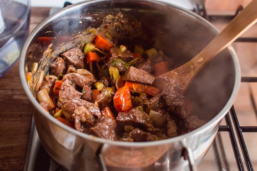 Томленая говядина с овощами