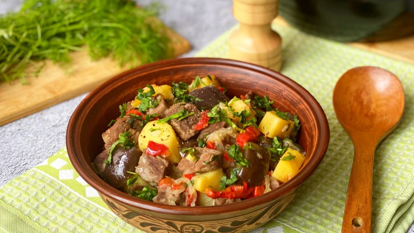 Говядина с овощами в мультиварке