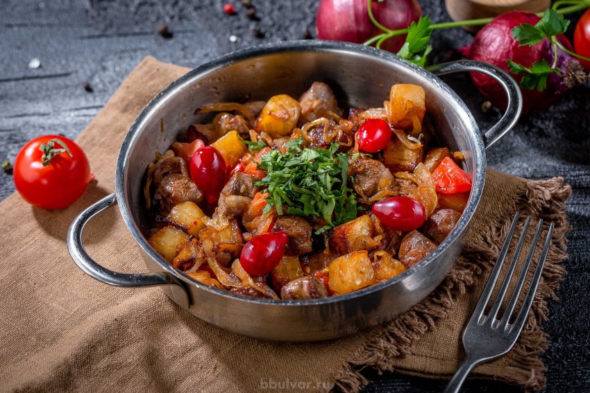 Картофель тушеный с мясом