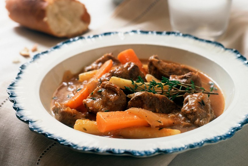 Говядина тушеная с овощами