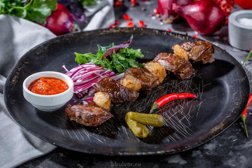 Шашлык из говяжьей печени с курдюком