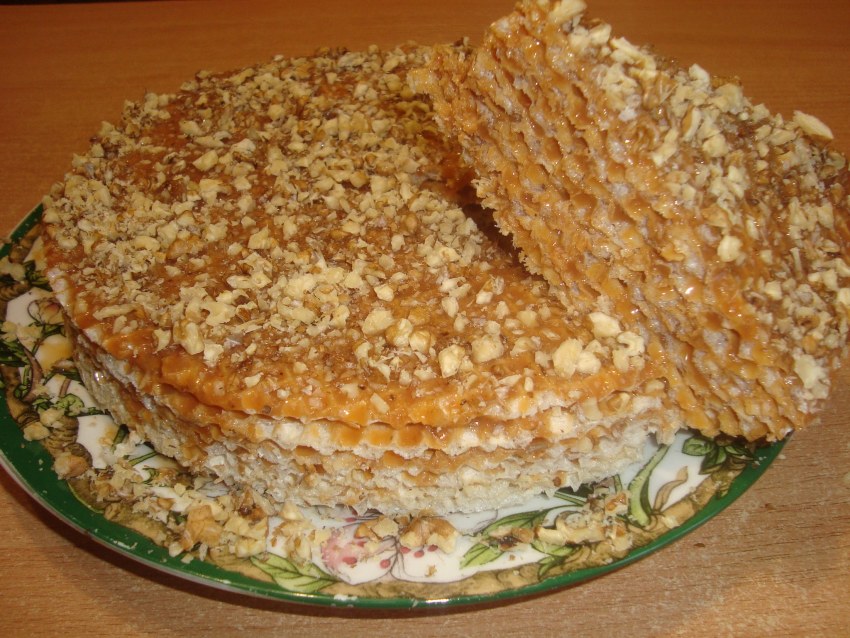 Торт с вафельными коржами и сгущенкой