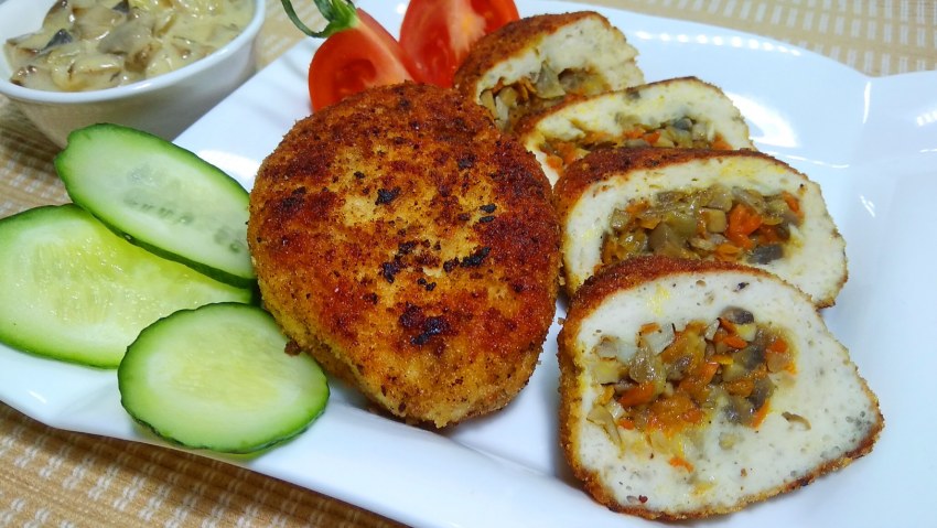 Мясные биточки с грибами