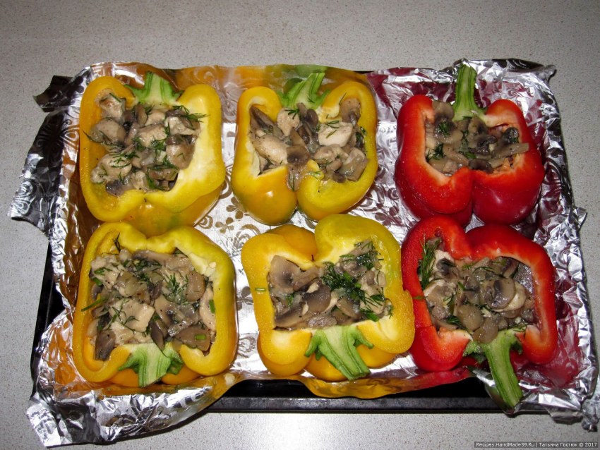 Перец фаршированный курицей и грибами