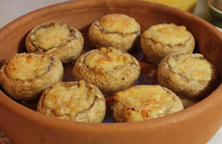 Шампиньоны фаршированные сыром