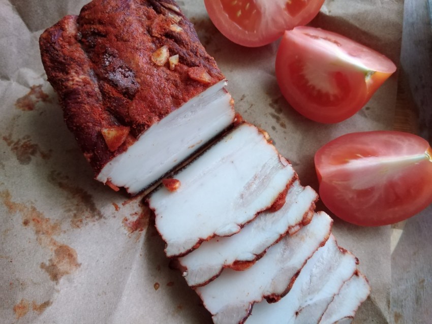 Сало в луковой шелухе