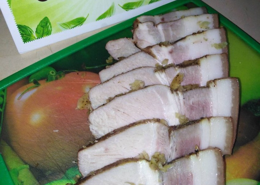 Сало в луковой шелухе для копчения