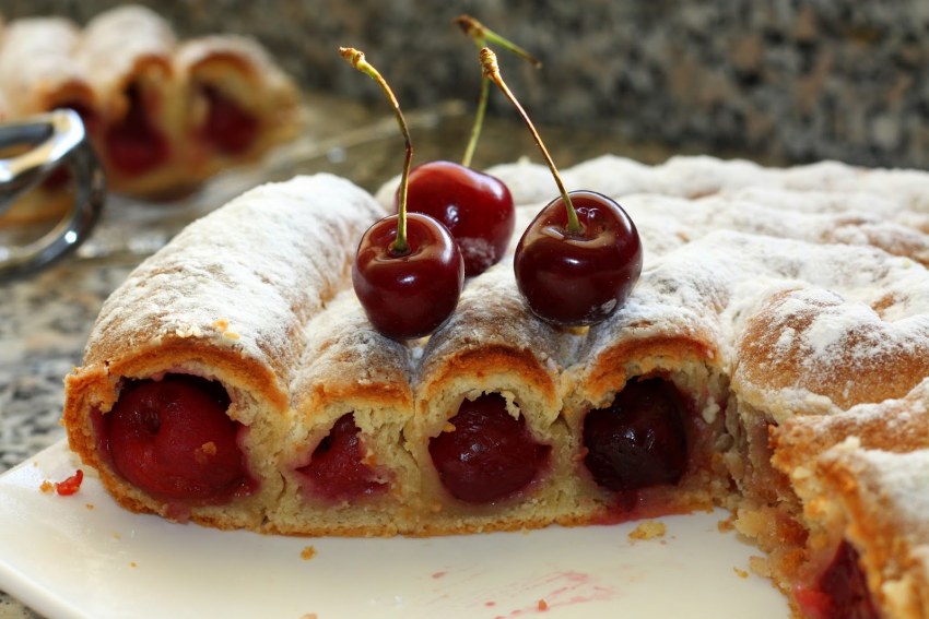 Пионы и вишня
