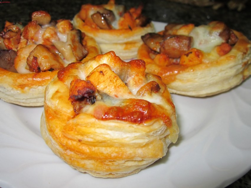 Волованы с сыром и грибами
