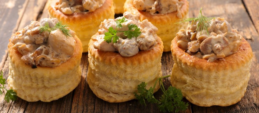 Волованы с мясным салатом