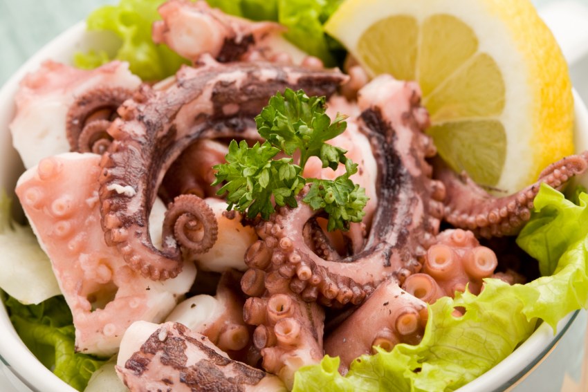 Салат с осьминожками