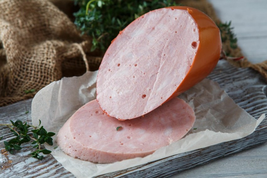 Колбаса ветчинная куриная