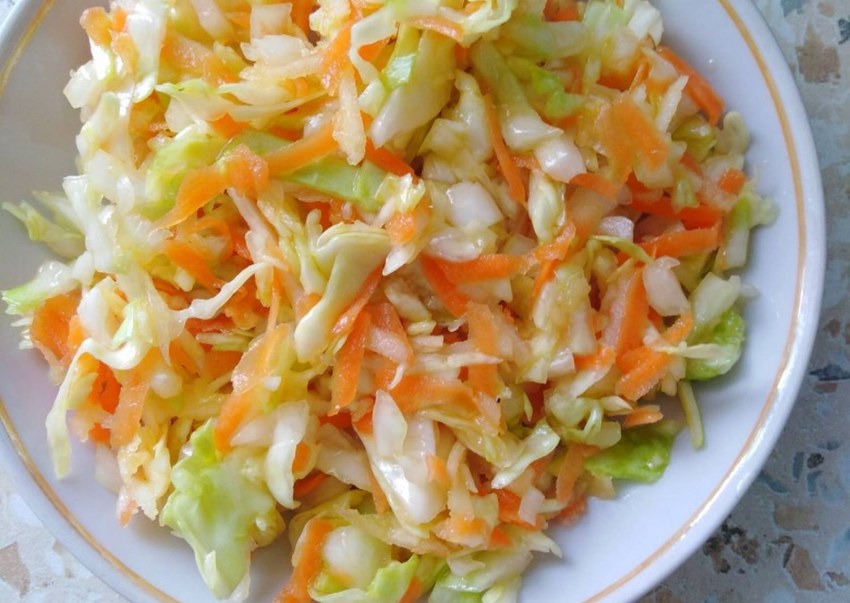 Салат из белокочанной капусты с морковью