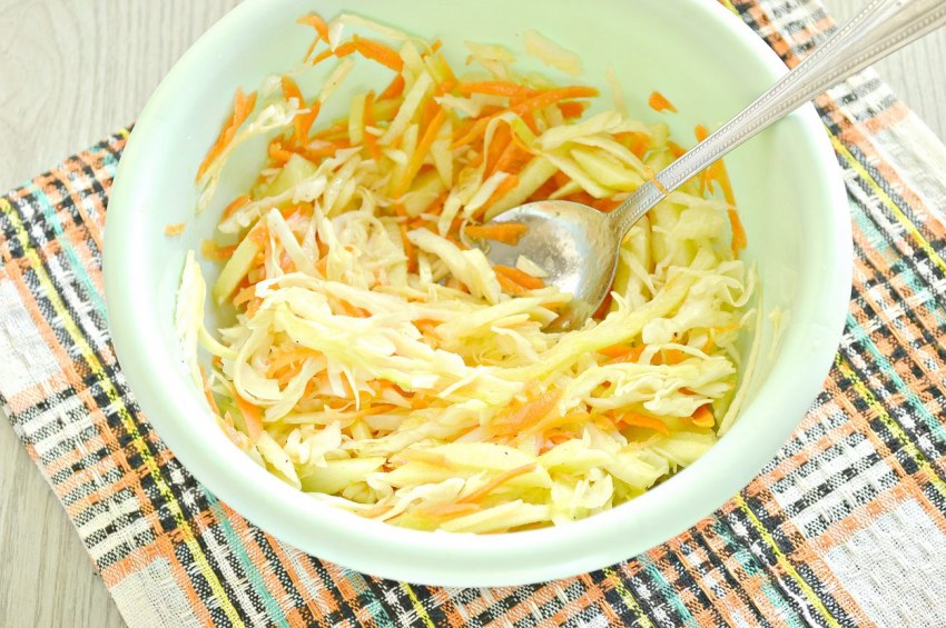 Салат из свежей капусты и моркови