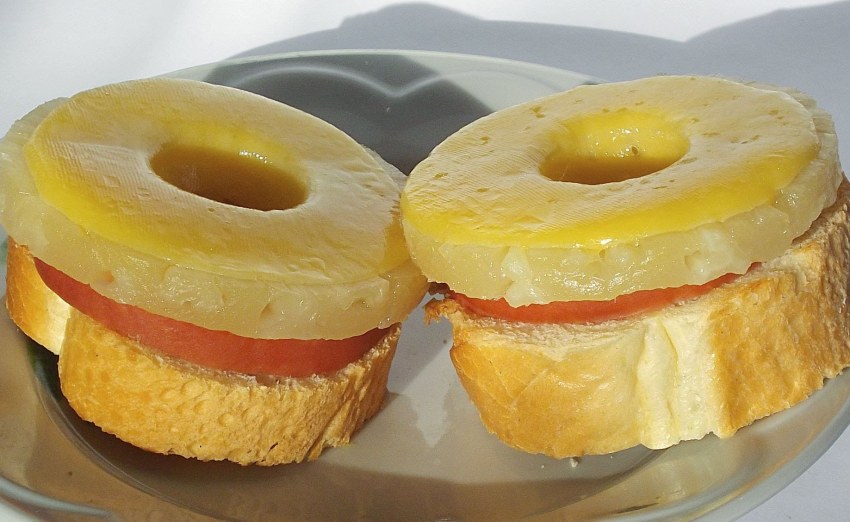 Бутерброды с ананасом и сыром